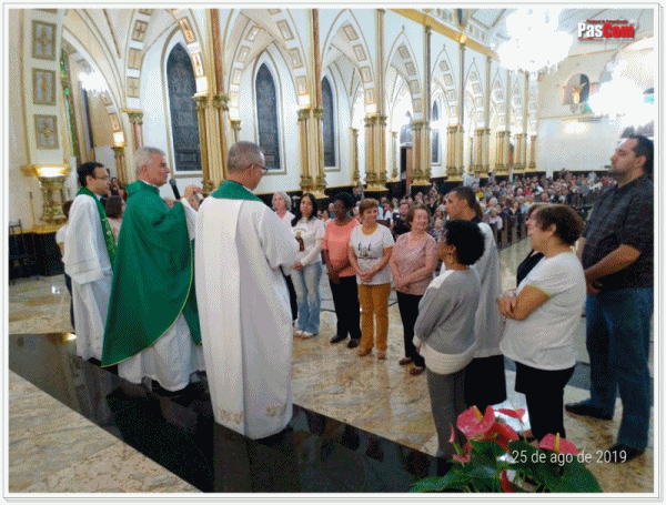 Catequistas participam de missa no Dia Nacional dos Catequistas