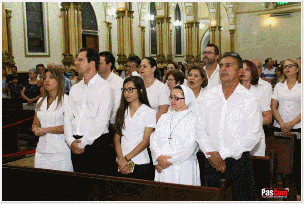 Novos Ministros Extraordinrios da Sagrada Eucaristia so apresentados na So Pedro de Tup