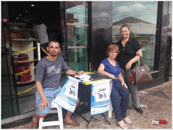 Voluntrios realiza venda dos cupons para Sorteio de Motocicleta na cidade